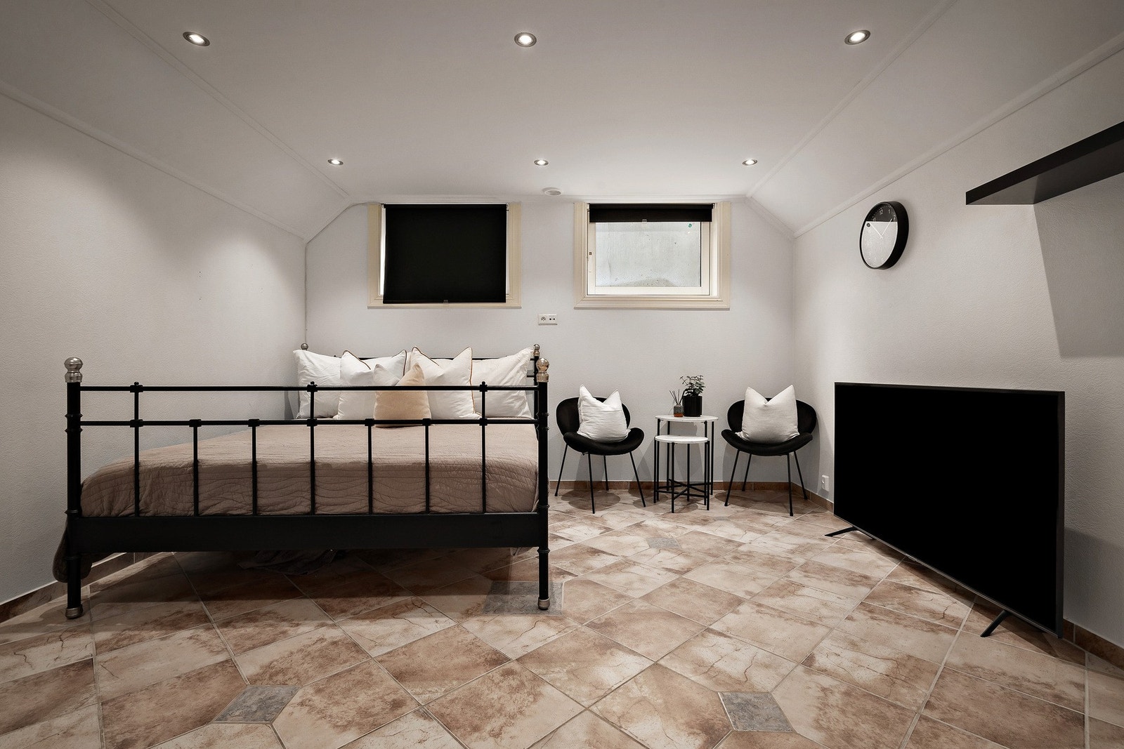 I kjelleren er det to innredede rom som benyttes som soverom. Galleribilde