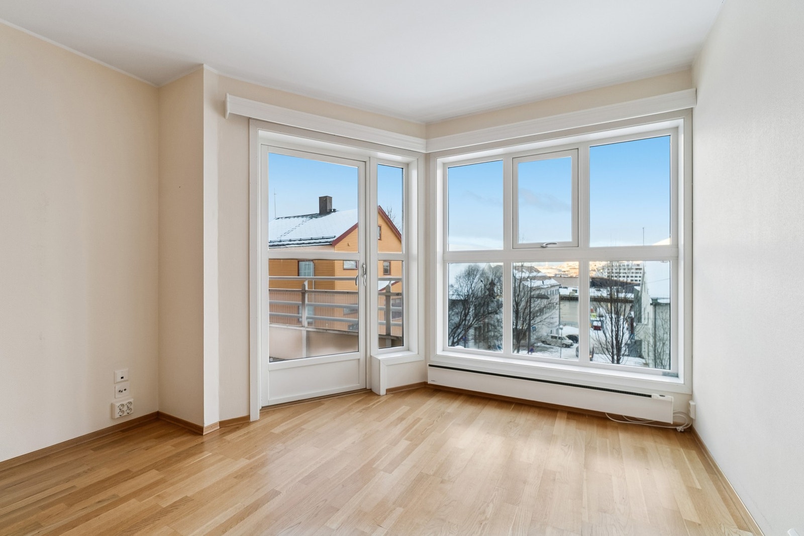 Fra stuen har du adkomst til privat balkong. Galleribilde