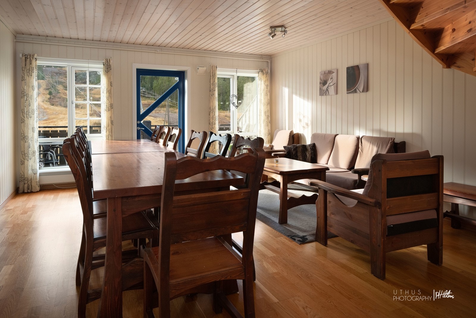 Her er det god plass til hele familien rundt bordet Galleribilde