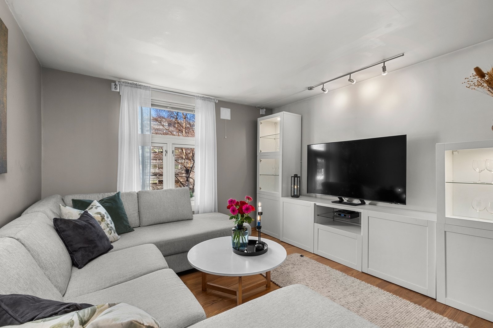 Velkommen til Kirkegata 56B - En attraktiv 3-romsleilighet på 54m² i 2. etasje med sentral beliggenhet på Møllenberg Galleribilde