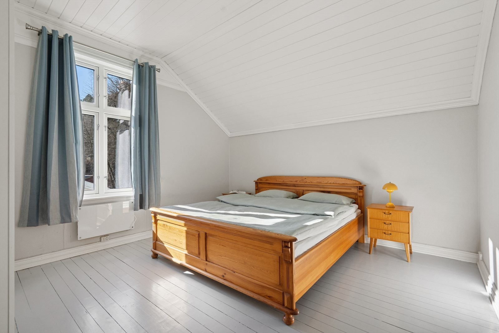 Det er 4 soverom av god størrelse lokalisert i boligens 2. etasje. Galleribilde