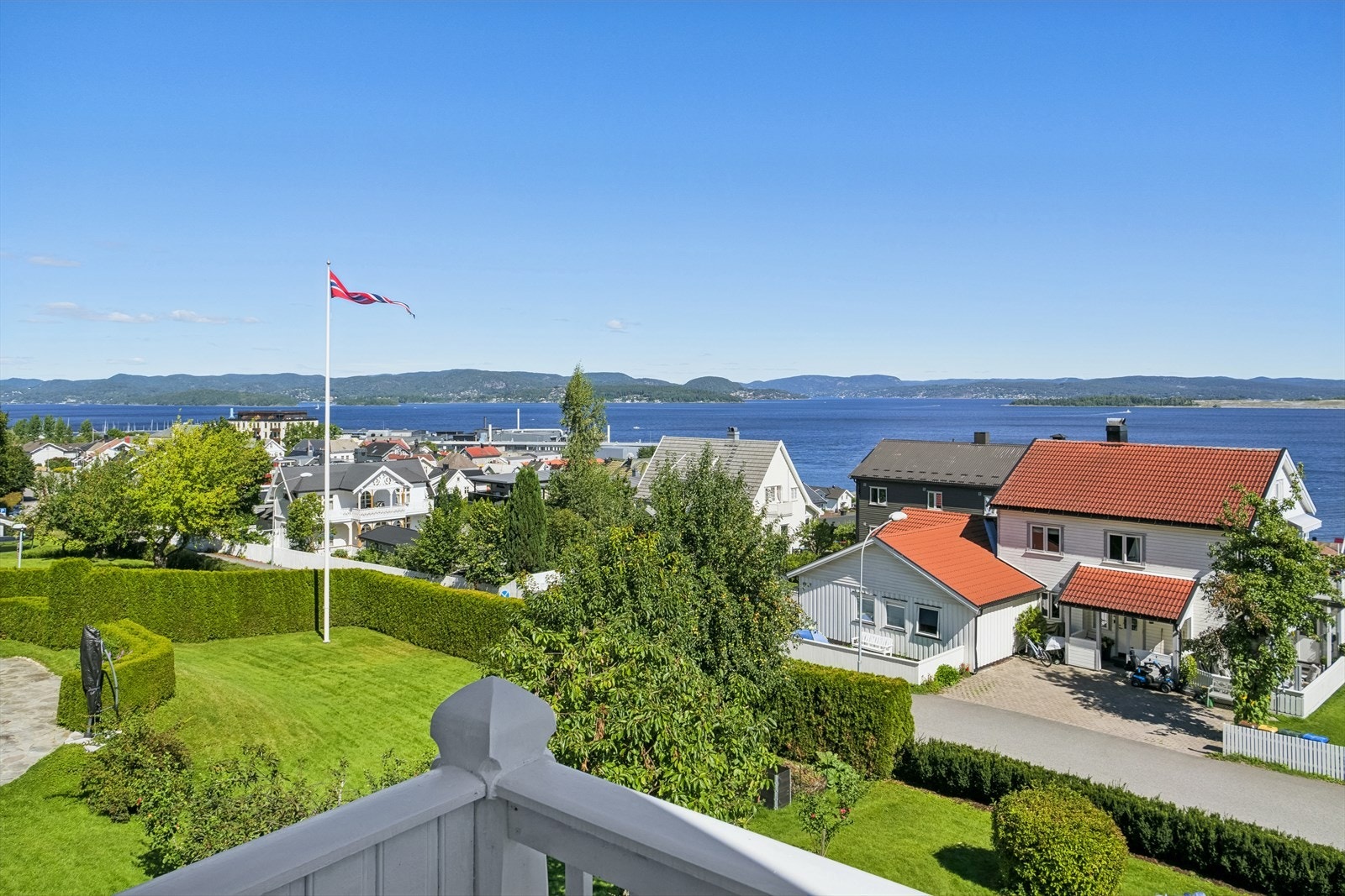 På balkongen kan sol og sjøutsikt nytes fullt ut! Galleribilde