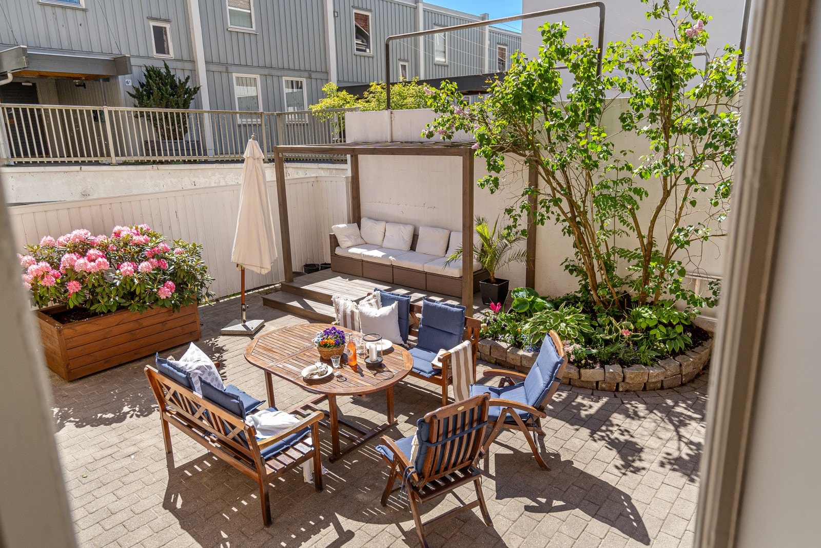 Bak bygården finner du en svært trivelig og skjermet bakgård - et lite pusterom midt i byen. Galleribilde