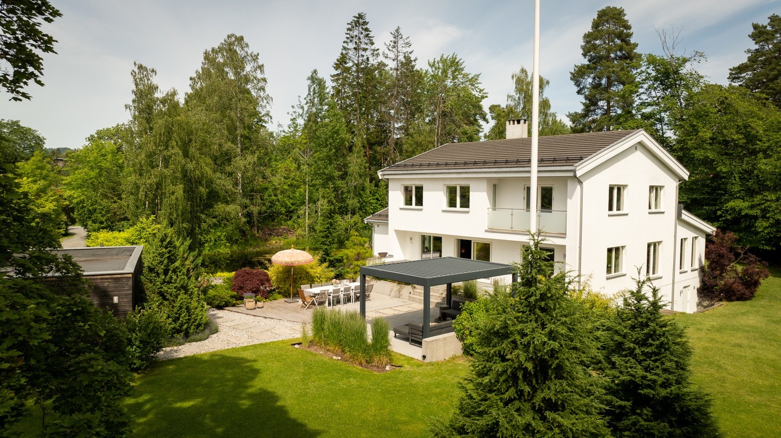 En av flere uteplasser med vakker utsikt. Galleribilde