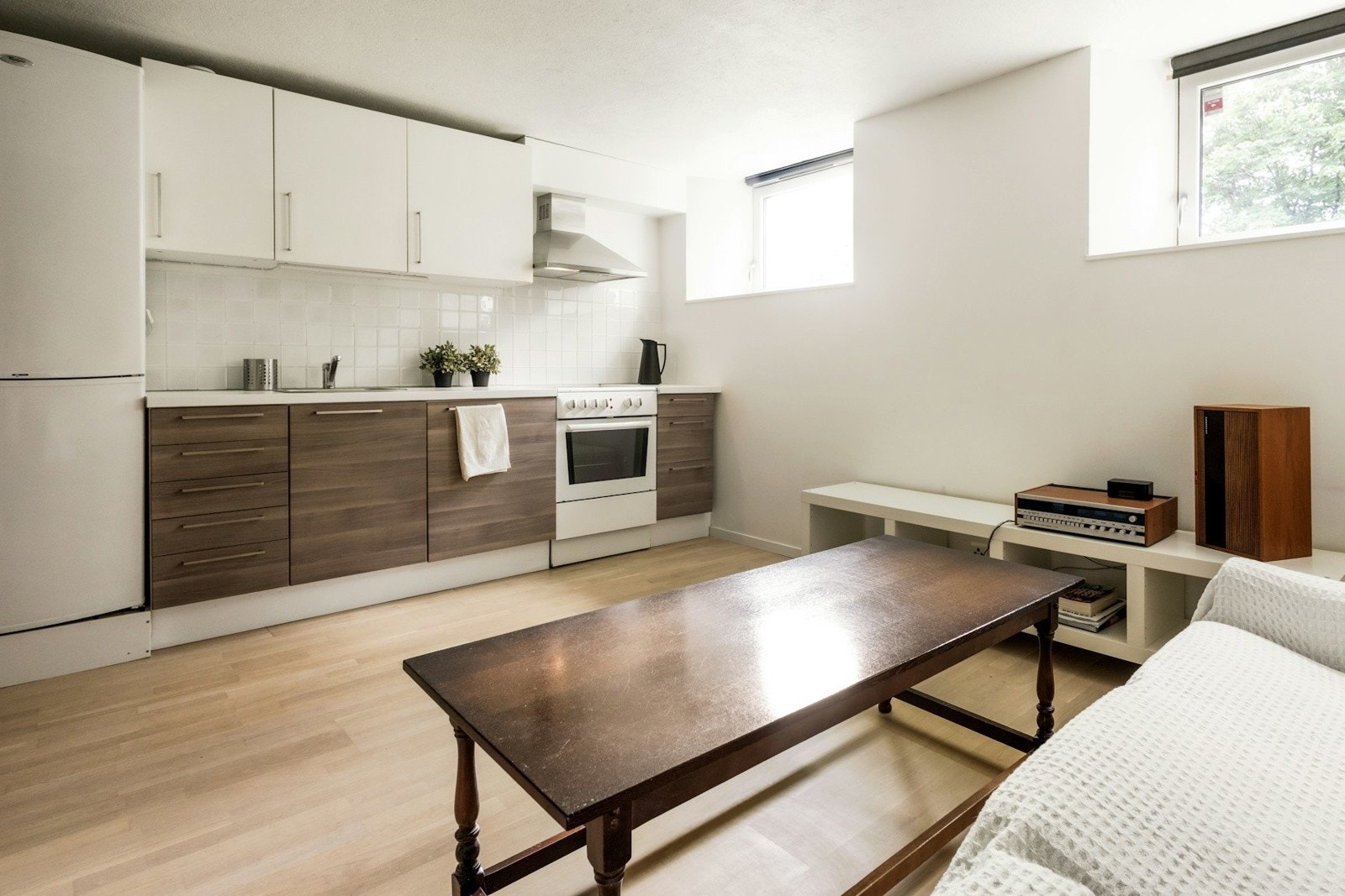 I kjeller er det innredet egen hybel med separat inngang Galleribilde