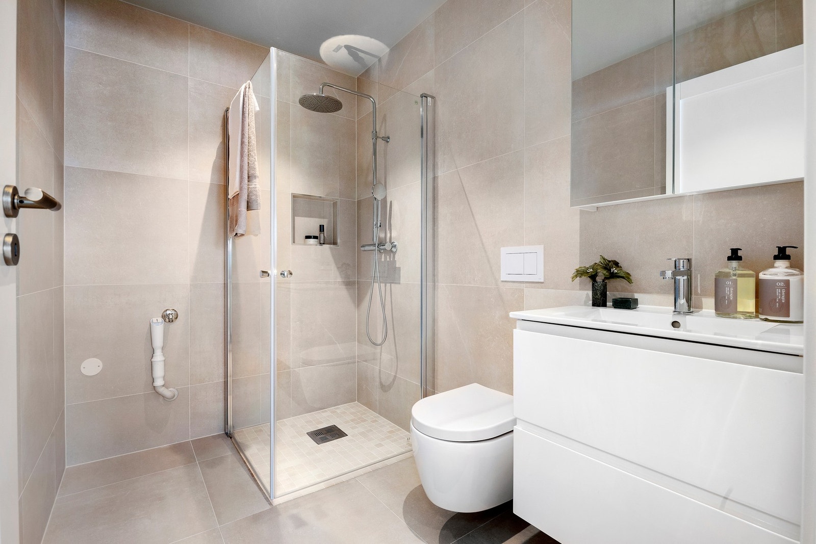 Flott baderom i underetasjen. Evt del av hybel. Galleribilde