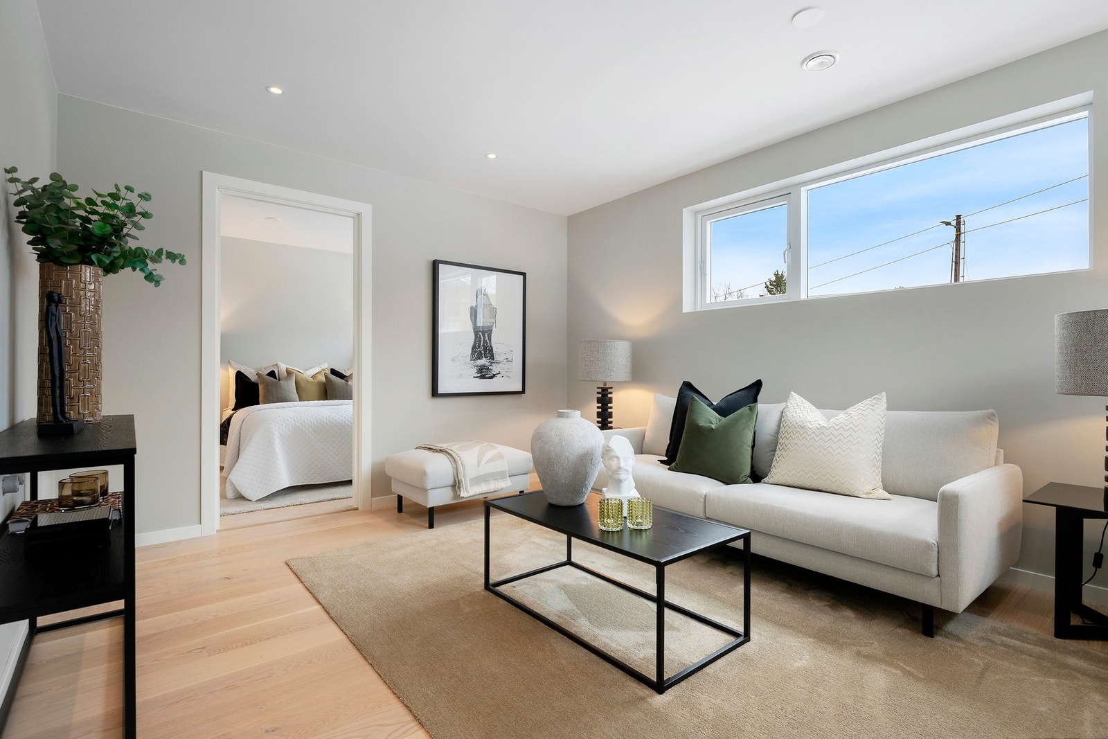 Stue/kjellerstue, evt del av hybel i underetasjen. Galleribilde