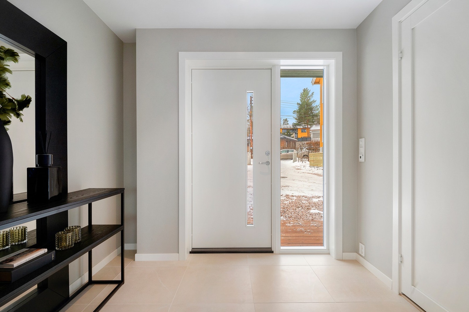 Stor gang/entre med god plass til garderobe. Galleribilde