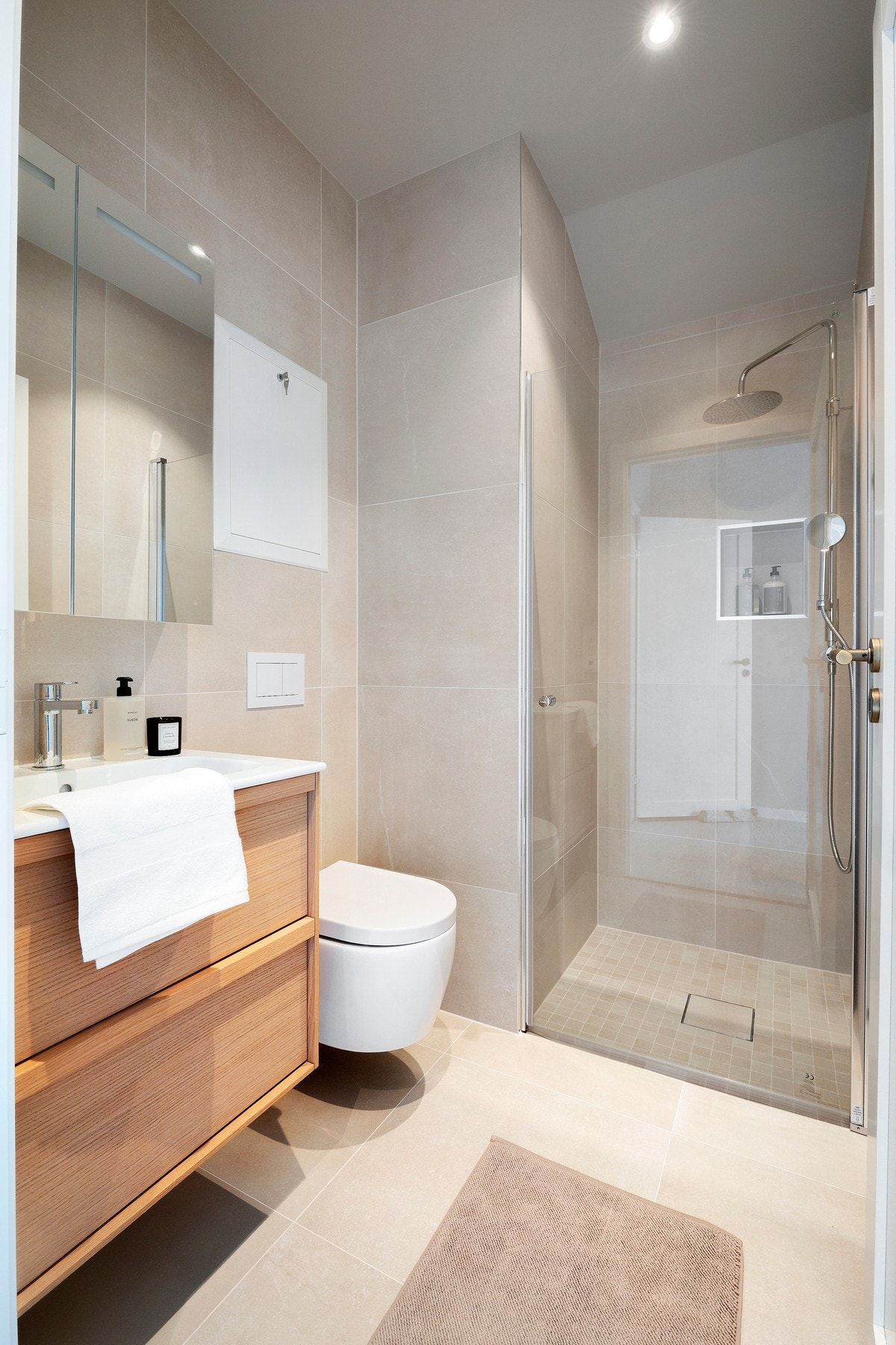 Baderom 2.etasje. Ligger i tilknytning til hovedsoverommet. Galleribilde