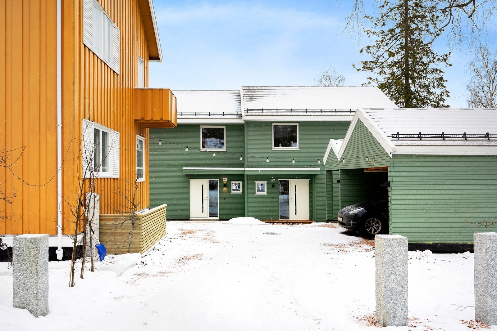 Innkjørsel til eiendommen. Galleribilde