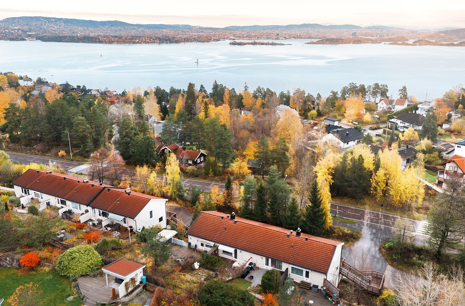 Granholt et av de mest attraktive områdene på Nesodden, med en unik kombinasjon av historiske eiendommer, moderne boliger og nærhet til fjorden. Galleribilde