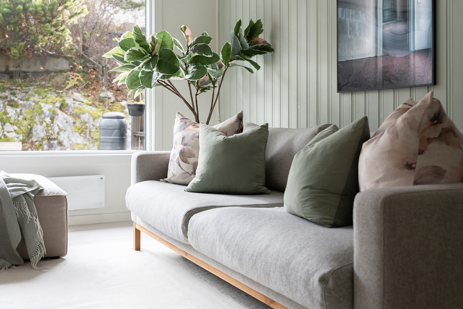 Fra stuen er det utgang til en solrik terrasse på ca. 21 m² Galleribilde