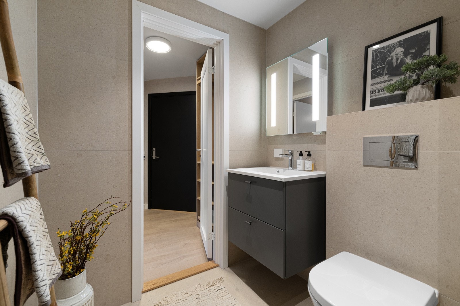 Behagelige varmekabler i gulv. Varmtvann er inkludert i fellesutgiftene. Galleribilde