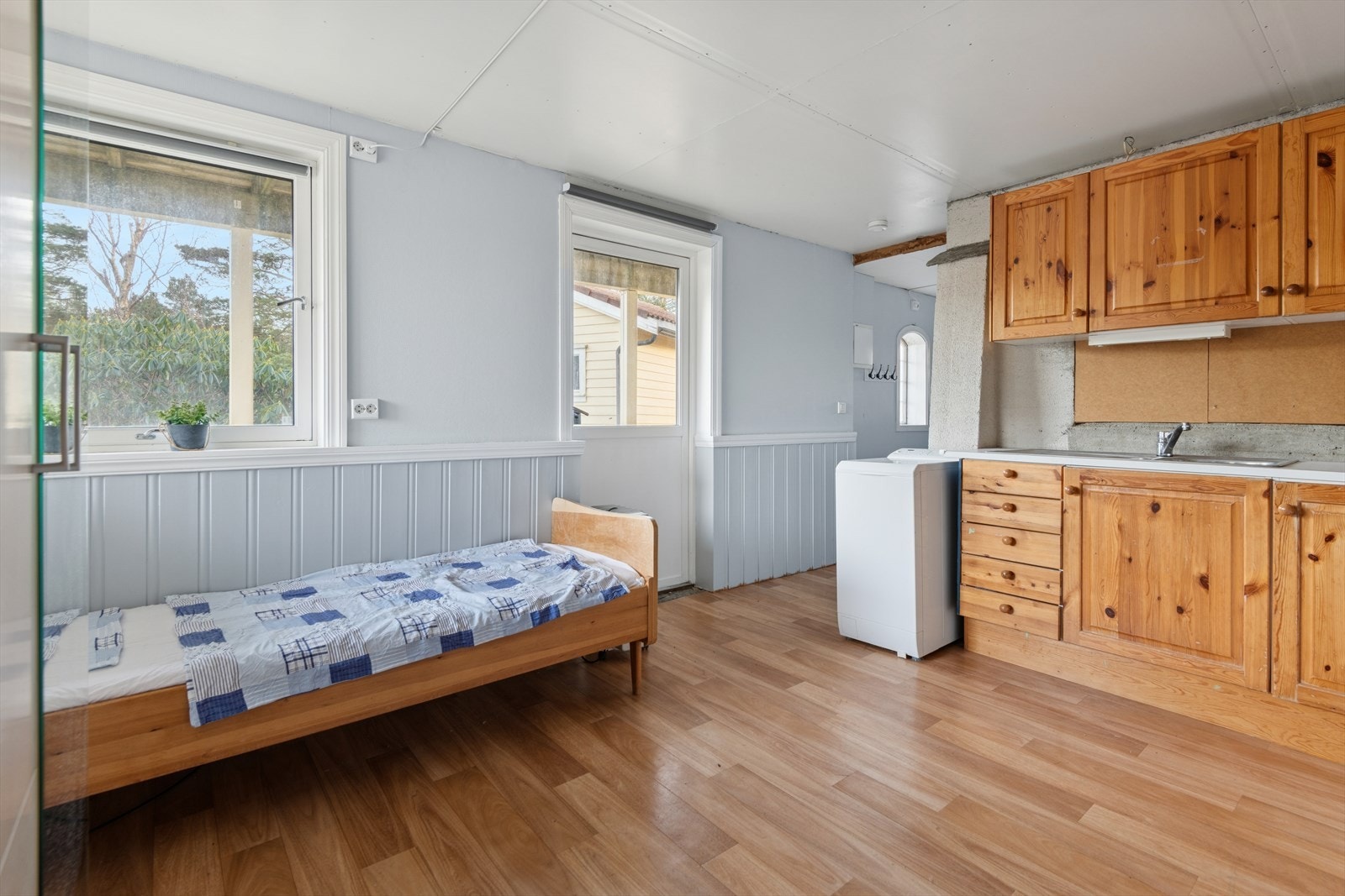 Stue/kjøkken i underetasjen. Galleribilde