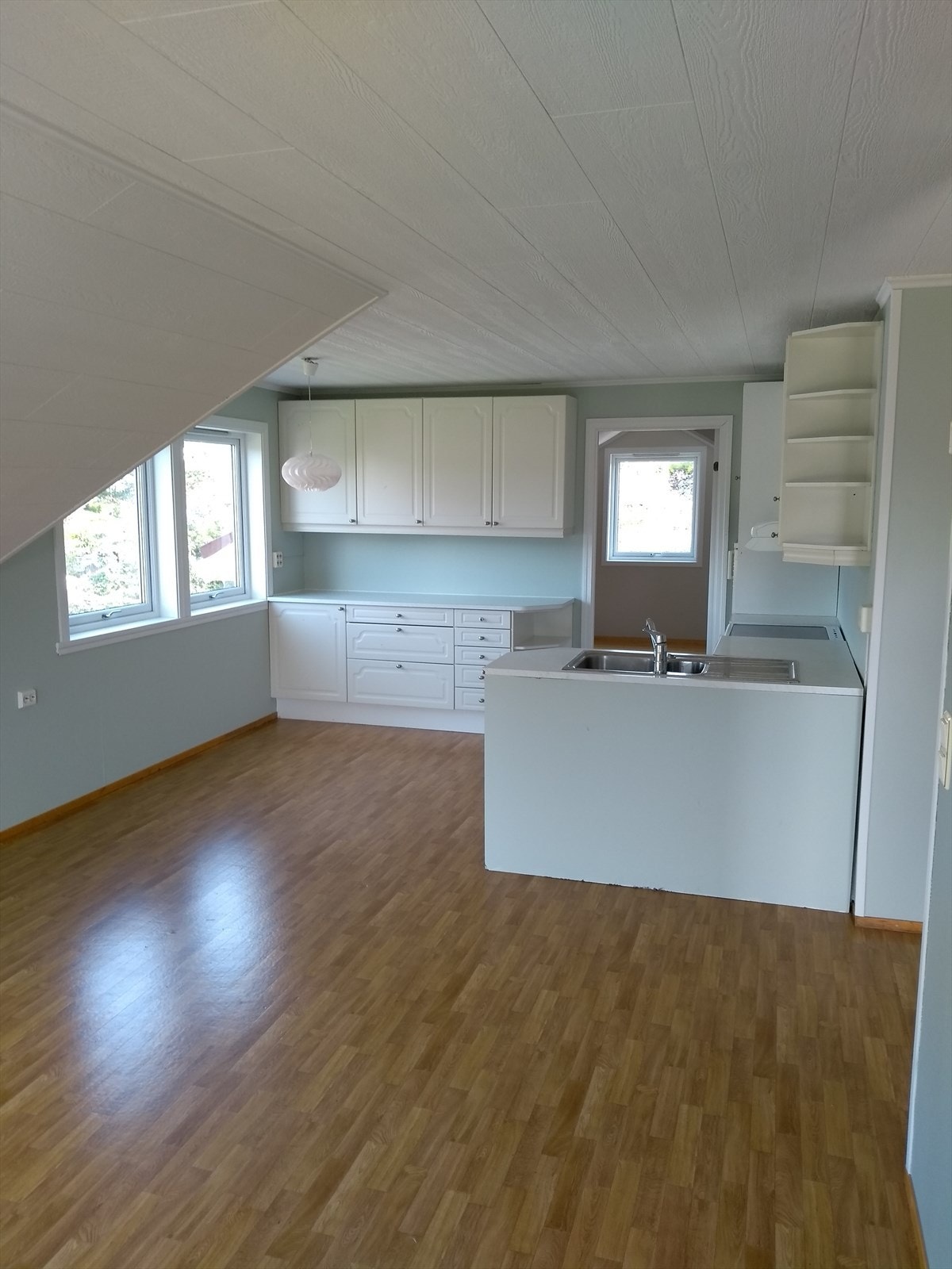 Stue/kjøkken i loftsetasjen. Galleribilde