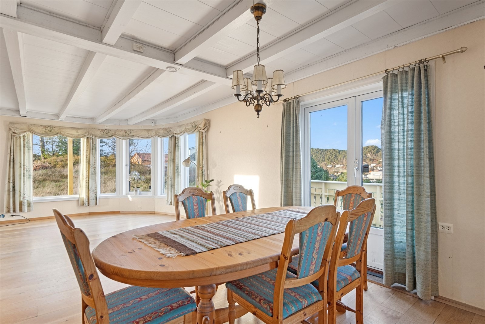 God plass til spisestue. Galleribilde