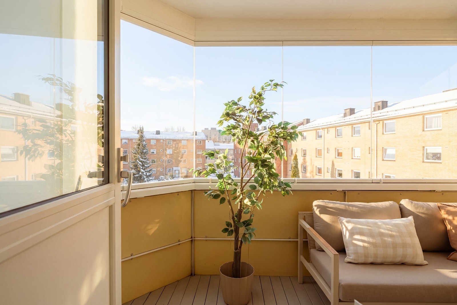Dette er en lys, fin og gjennomgående 3-roms leilighet. Galleribilde