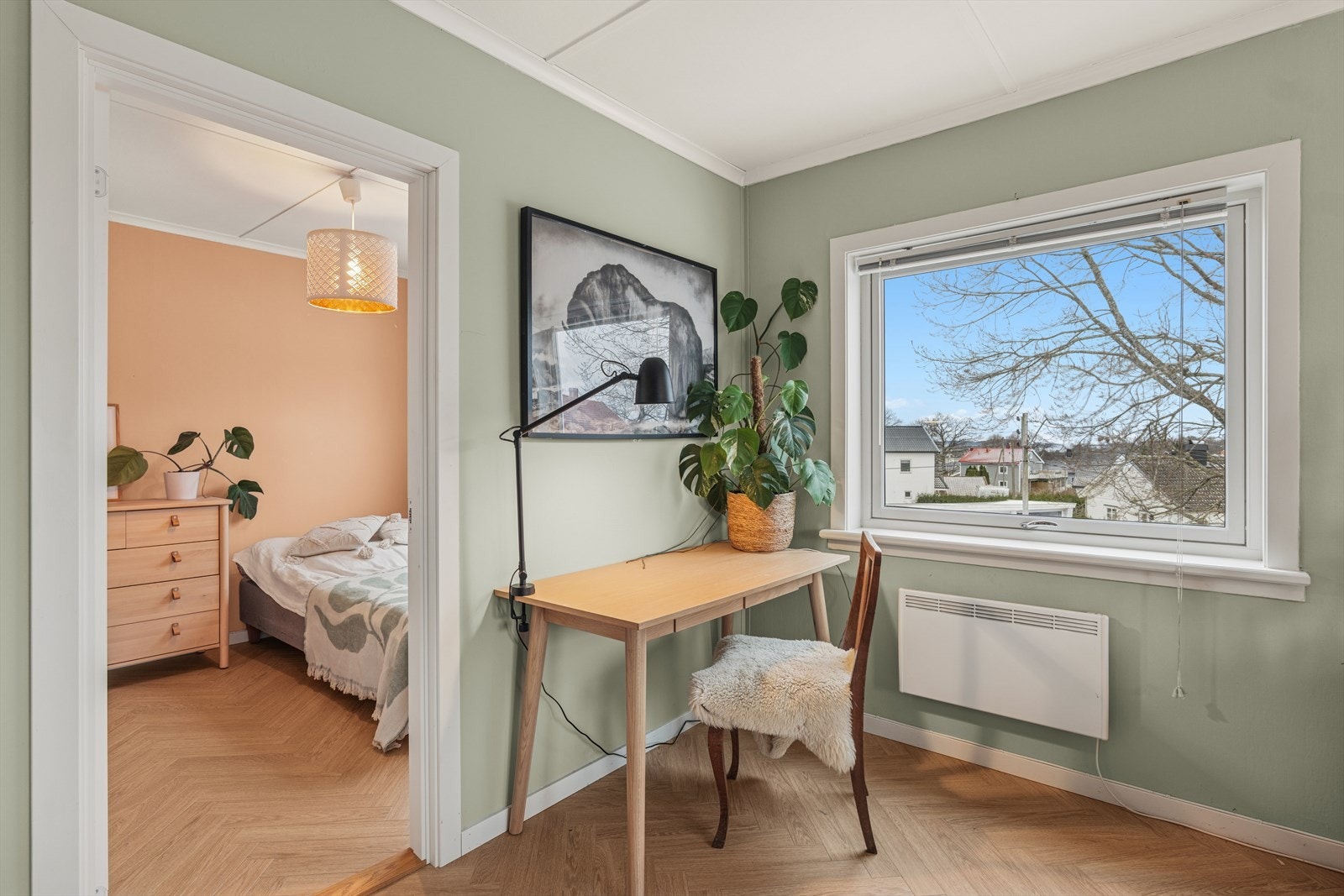 Det tredje soverommet ligger i tilknytning til stuen. Rommet er velegnet både som soverom, hjemmekontor eller gjesterom. Galleribilde