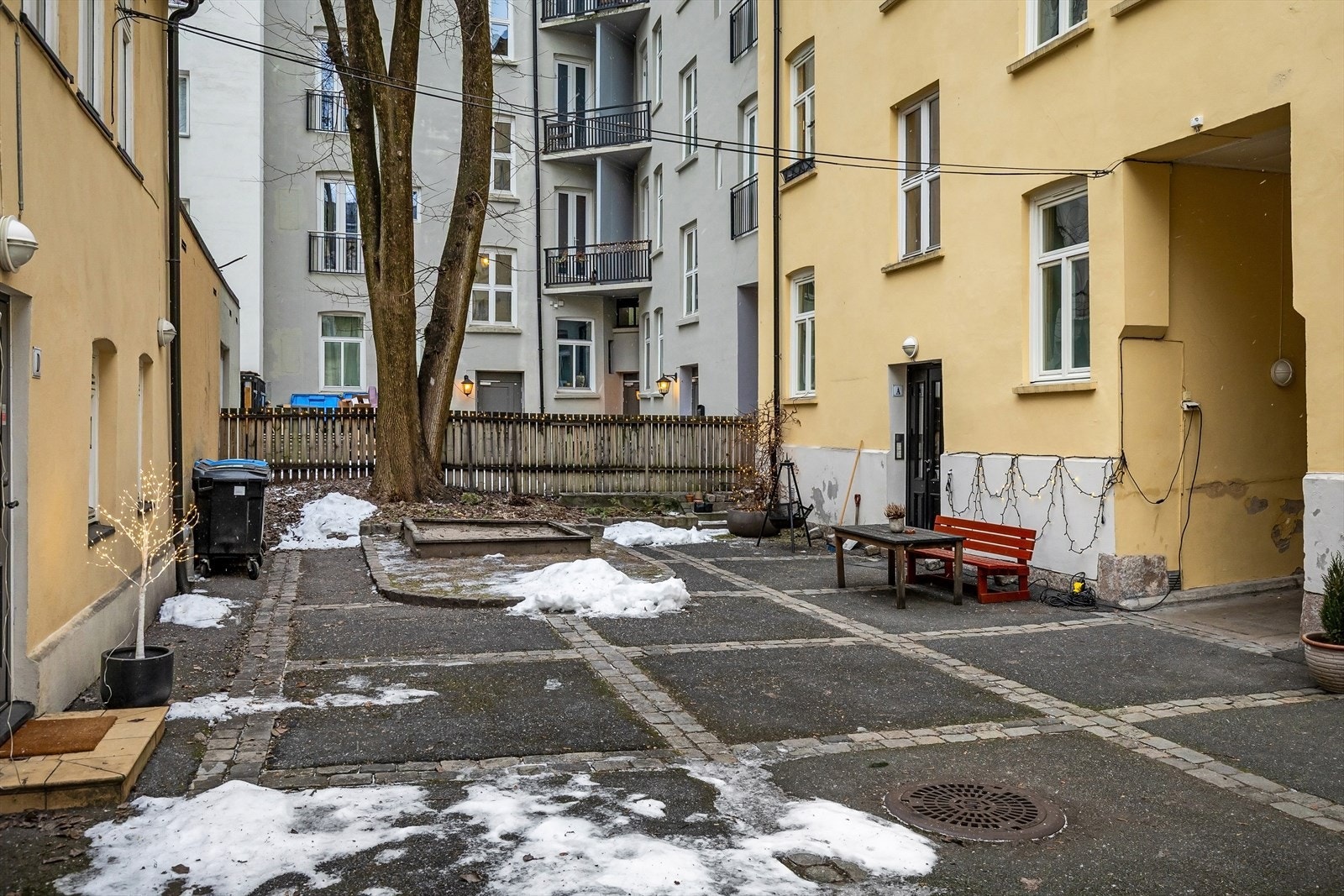 Borettslaget har gjennomført en omfattende rehabilitering med utskifting og oppgradering av tak, vinduer, inngangsdører, rehabilitert piper, pusset opp kjeller og oppganger. Galleribilde