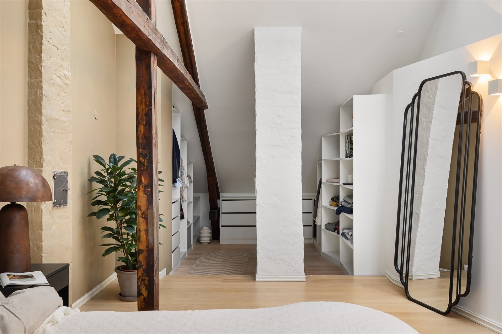 Praktisk walk-in for ekstra oppbevaring. Galleribilde