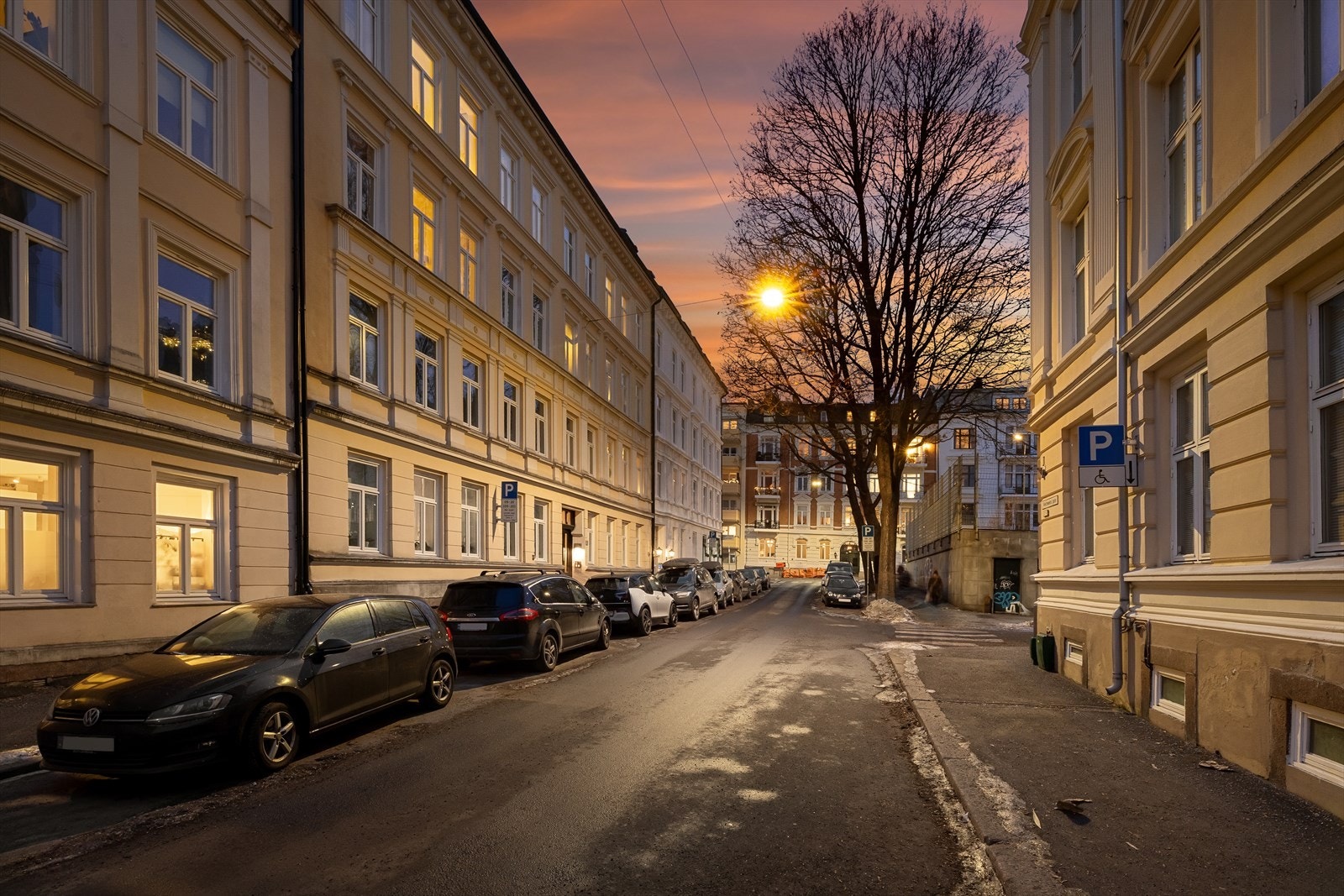 Fasade. Her bor du sentralt, men samtidig tilbaketrukket og skjermet til mellom bakgård og miljøgate. Galleribilde