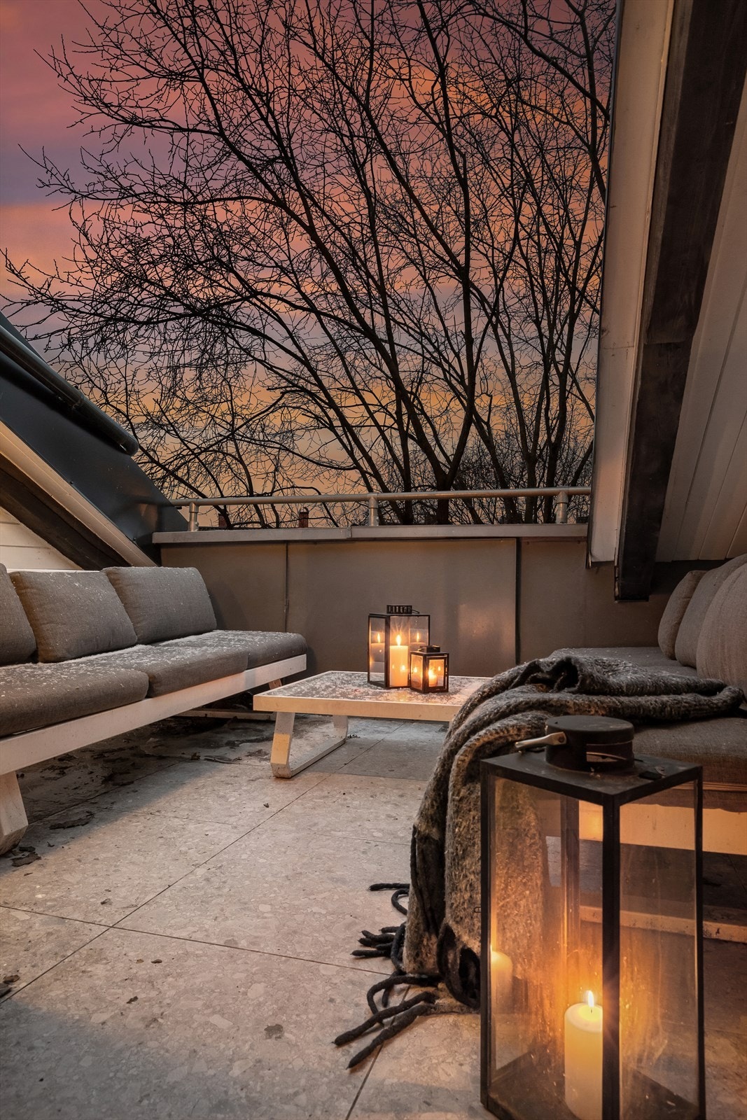 Fra stuen er det utgang til privat, sydvendt og solrik takterrasse på ca. 9,5 kvm. Galleribilde