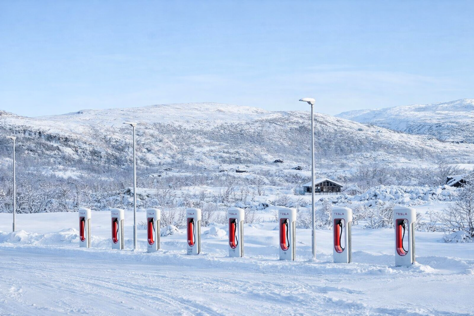 Det er felles elbillader i sameiet, men også offentlige ladere ved butikken som bilde viser. Galleribilde