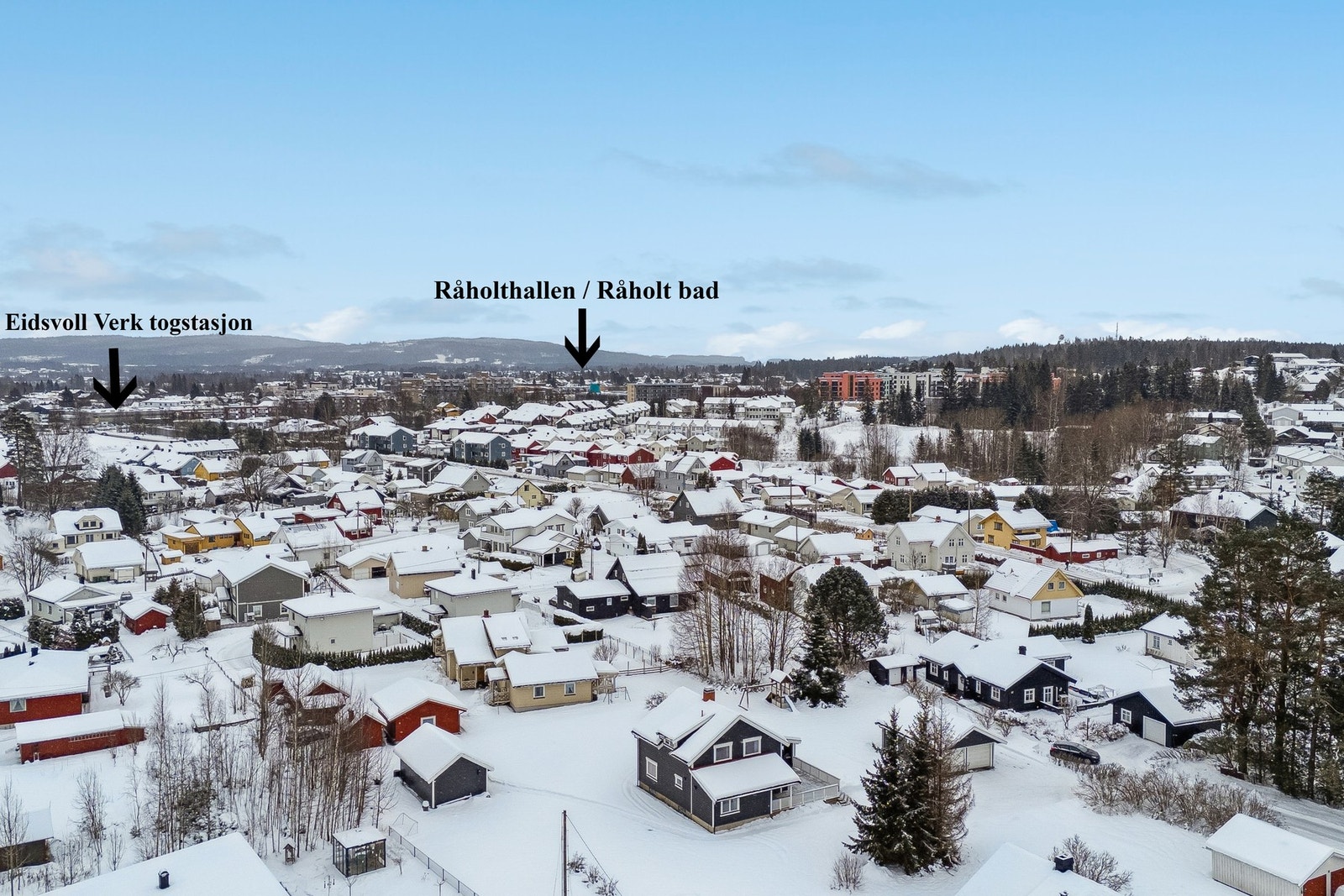 Boligen ligger fint til i rolige og barnevennlige omgivelser på Eidsvoll Verk med nærhet til sentrum, kollektivtransport, dagligvare, skog- /mark og friluftsområder. Galleribilde