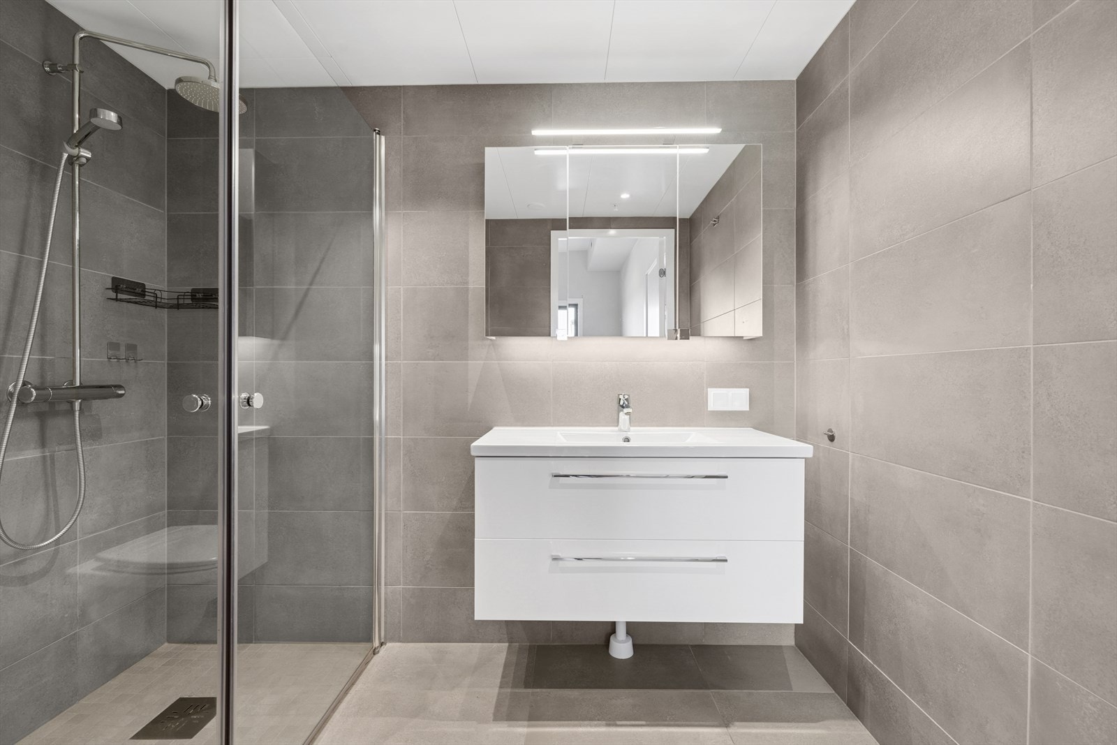 Hovedsoverommet har direkte adkomst til personlig baderom. Galleribilde