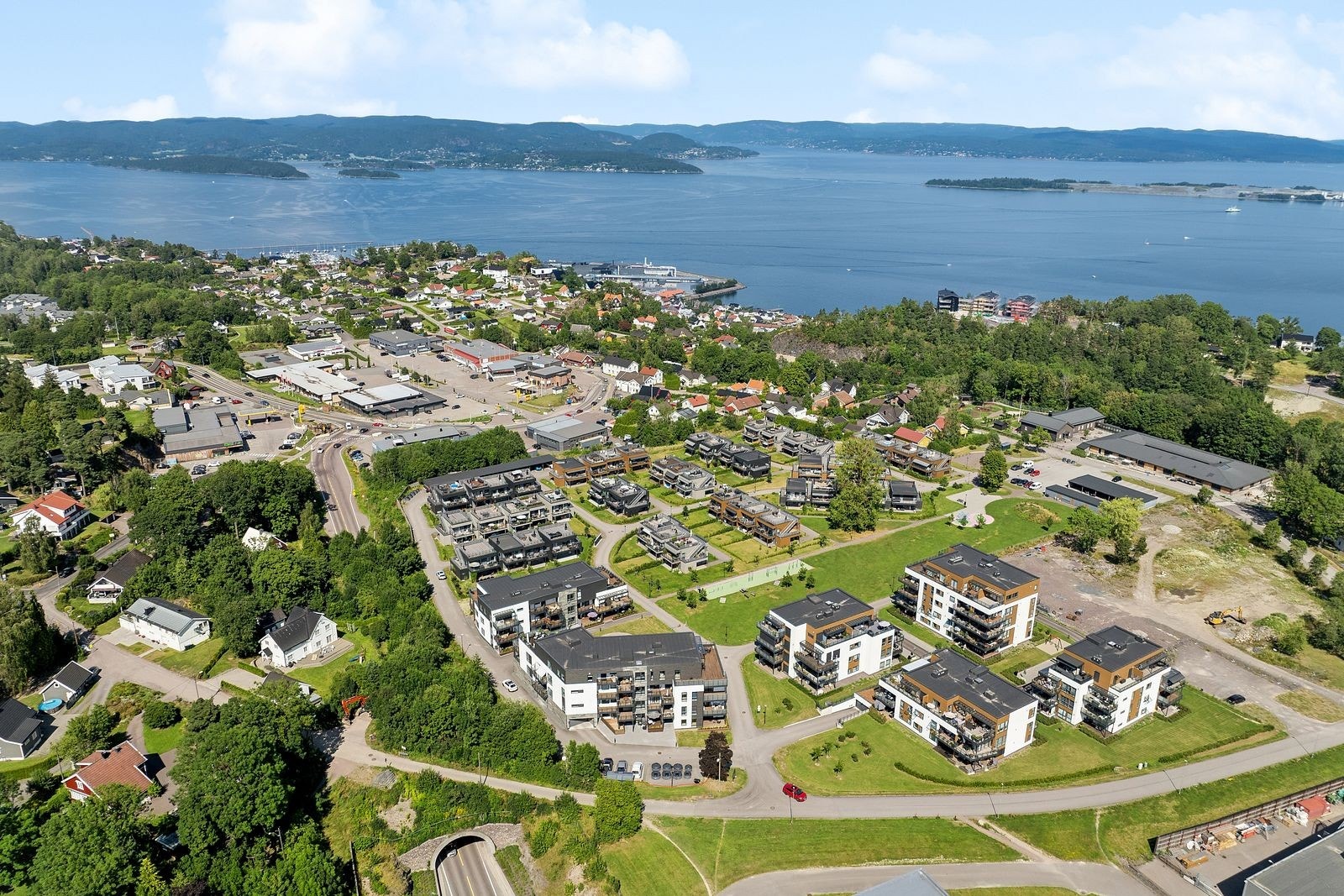 På Mistelpark bor en med kort vei til E18, matbutikk, Holmestrand sentrum og fine turområder. Galleribilde