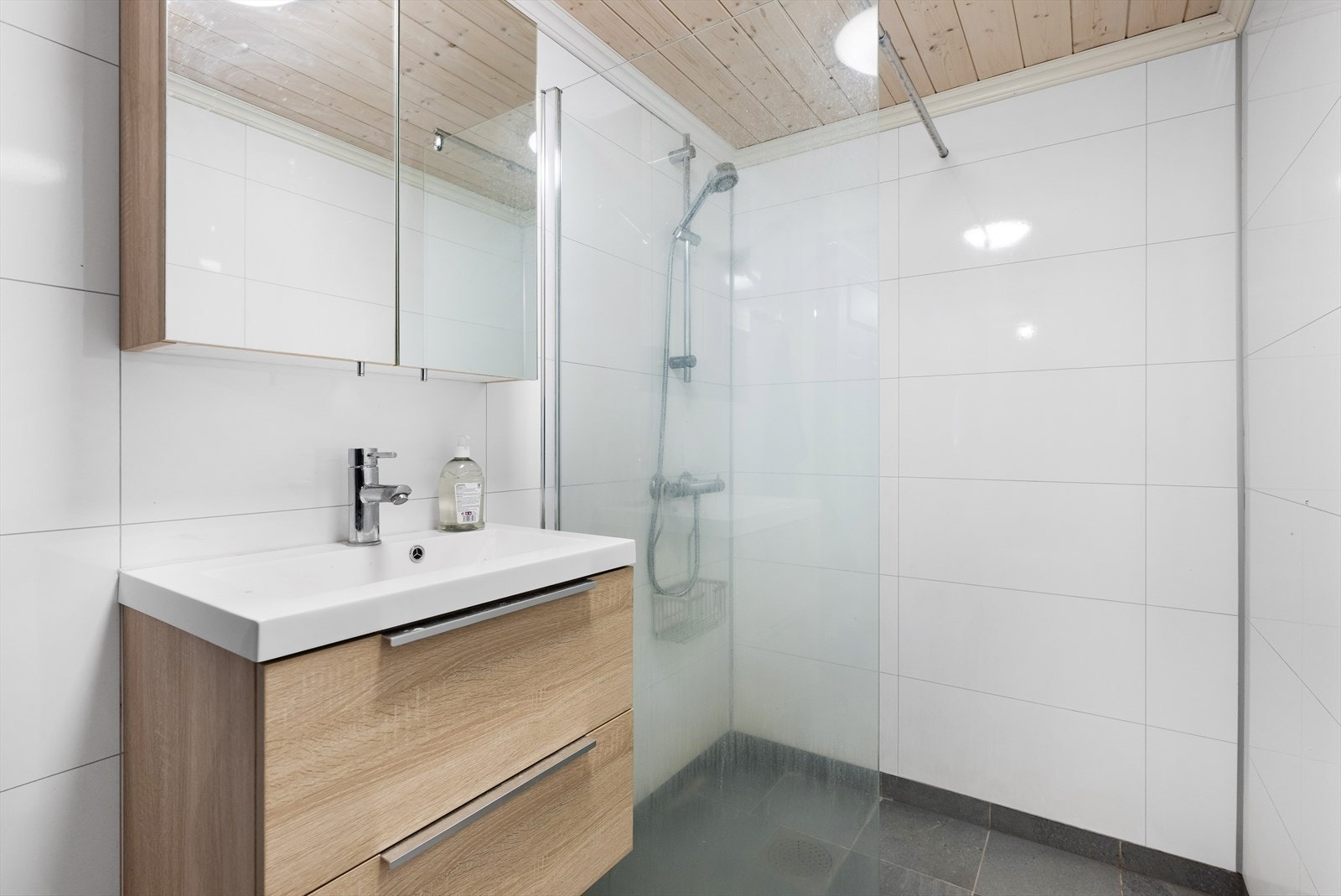 Stilrent bad som ble modernisert i 2019 Galleribilde