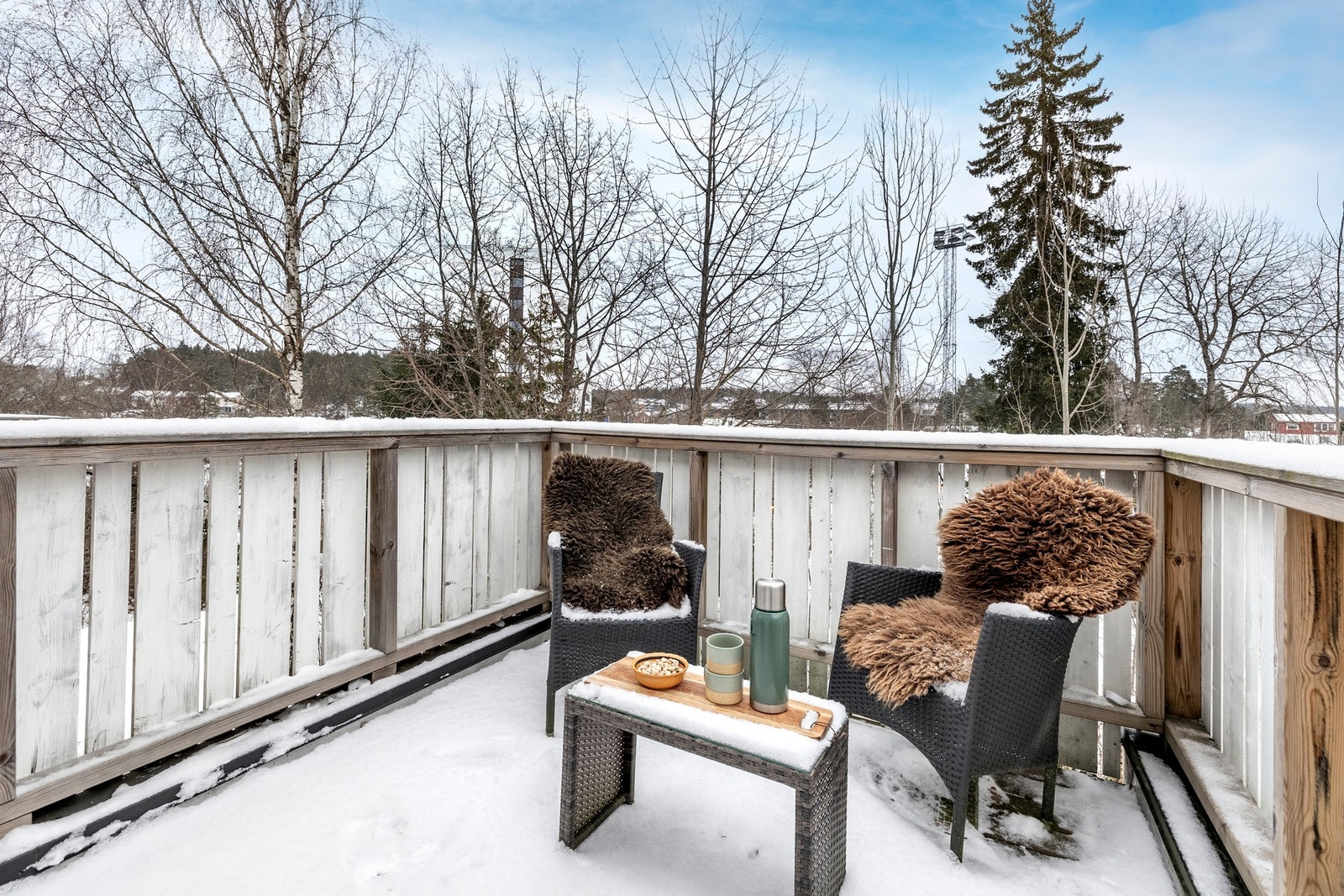 Utgang til en balkong med morgensol på ca. 7 kvm fra hovedsoverommet. Galleribilde