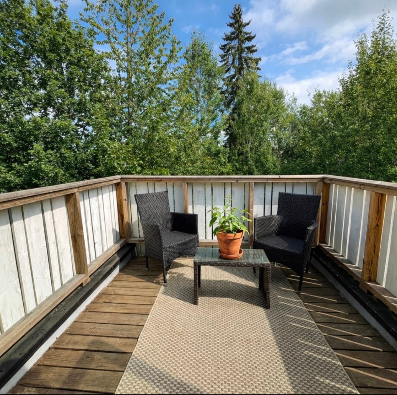 Utgang til en balkong med morgensol på ca. 7 kvm fra hovedsoverommet. Galleribilde