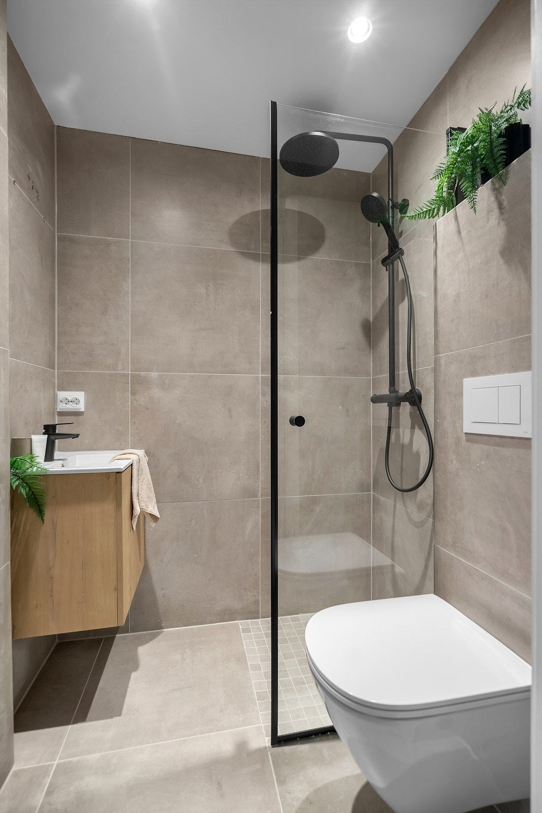 Moderne inntrykk og riktige valg av materialer - Spotter i tak Galleribilde