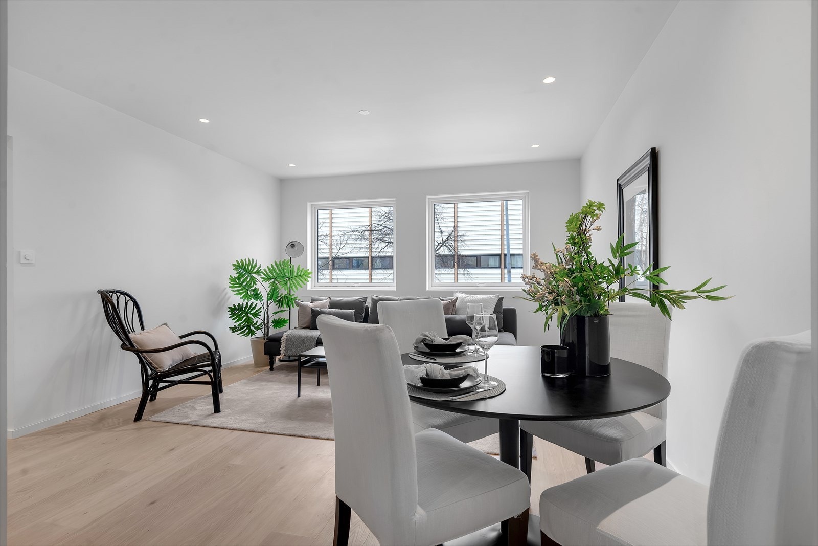 Nye overflater fra gulv til tak. Spotter. Smarthusfuksjon. M.m Galleribilde