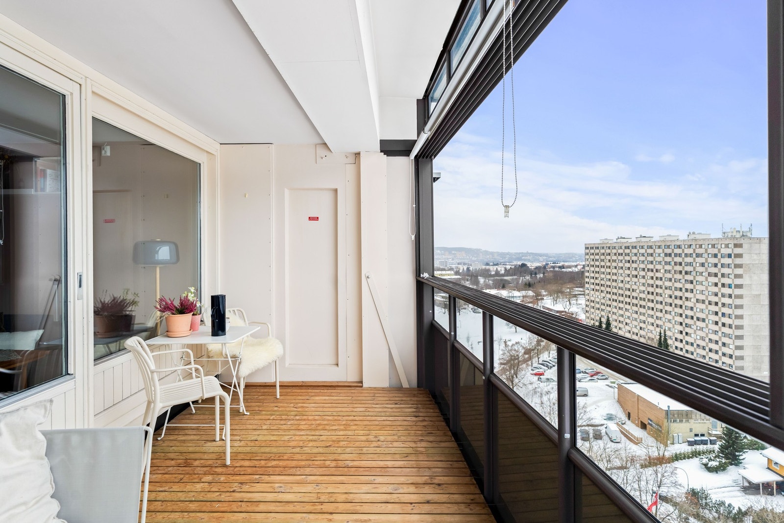 Her er det god plass til sittegruppe og planter, et perfekt sted for morgenkaffen eller rolige kvelder. Galleribilde