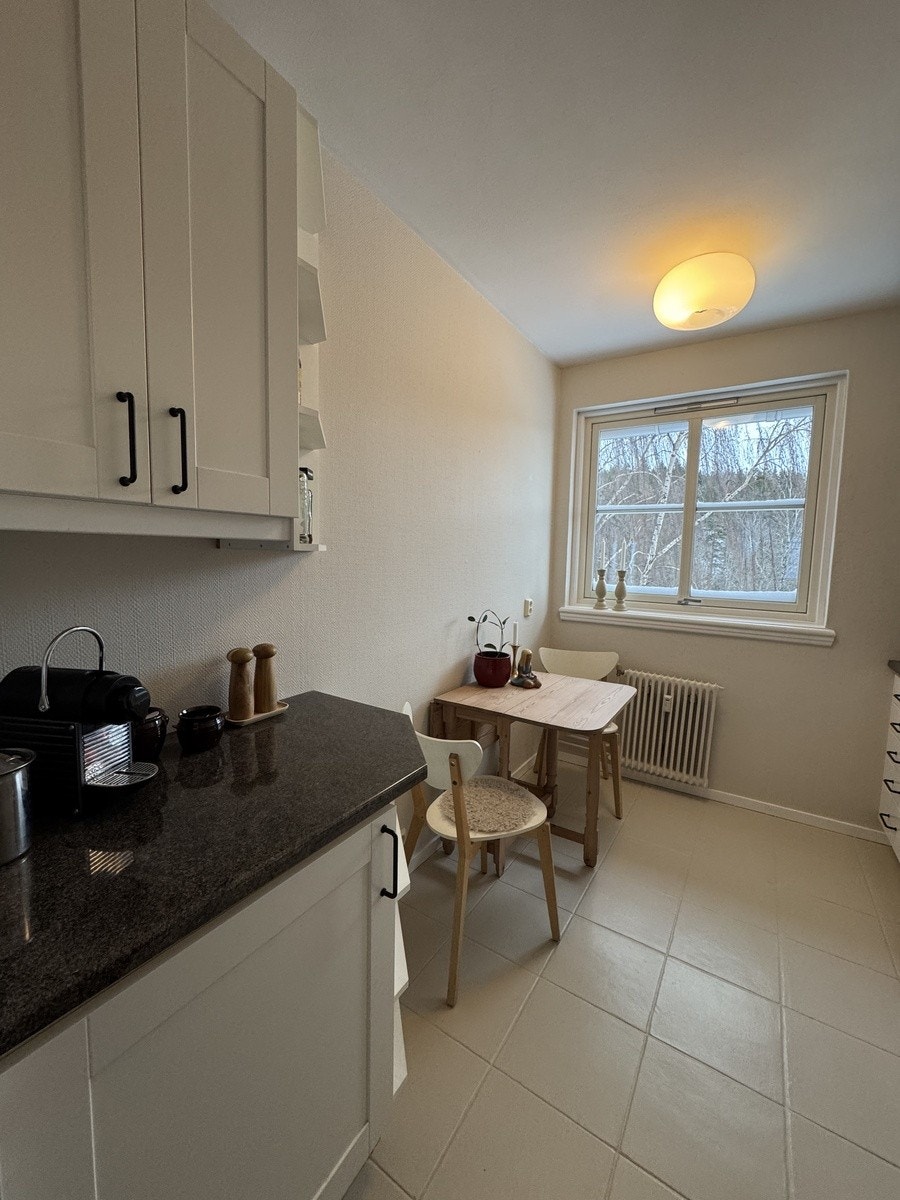 Fin sitteplass på kjøkkenet! Galleribilde