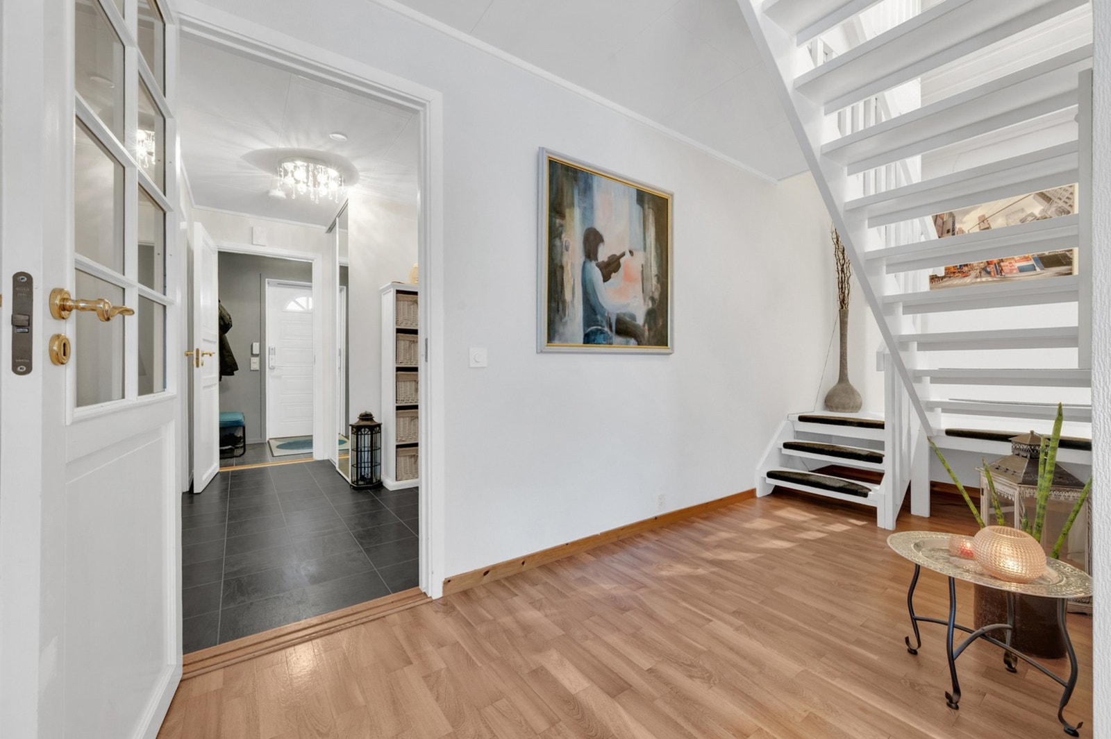 Fra stuen er det trapp opp til loftetasjen. Galleribilde