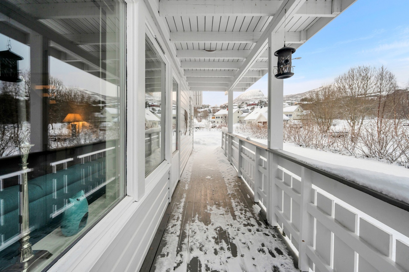 Veranda i front av boligen. Galleribilde