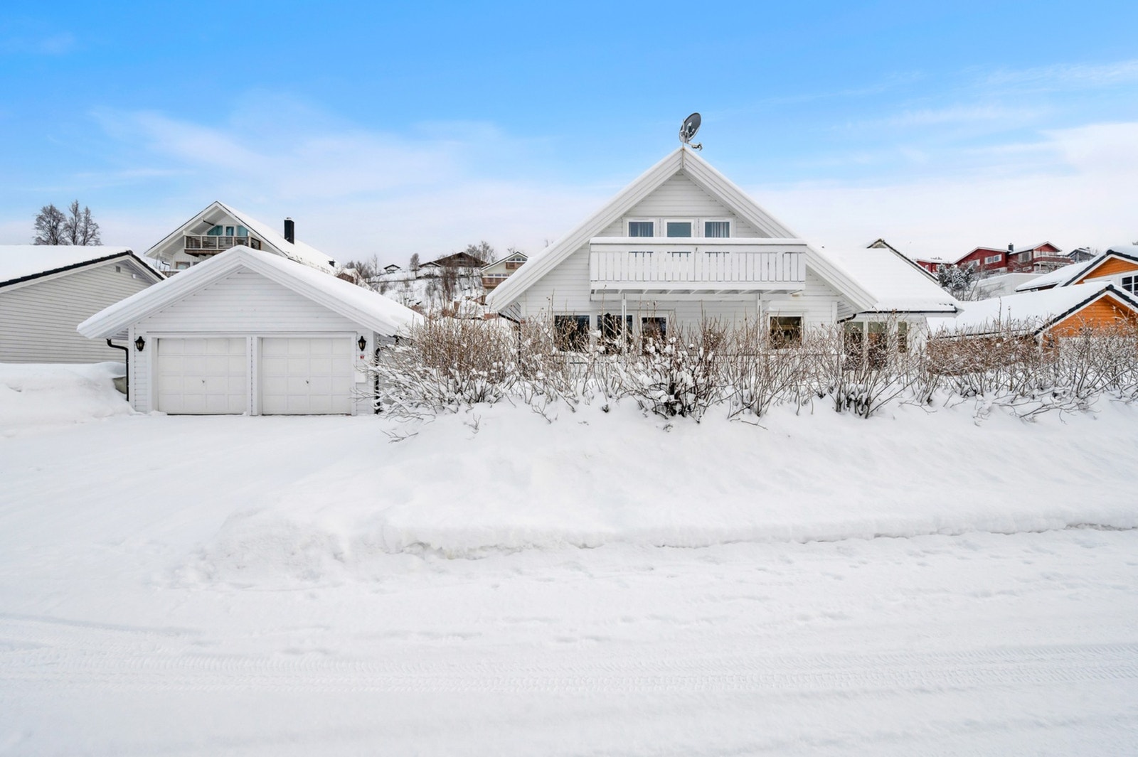 Velkommen til Nedre Holtet 10 presentert av eiendomemegler Eirik jakobsen. Foto H5. Galleribilde