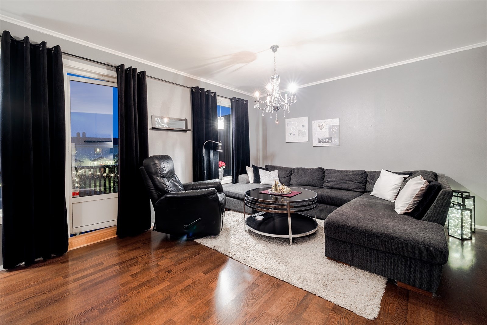 Utgang til balkong til venstre Galleribilde