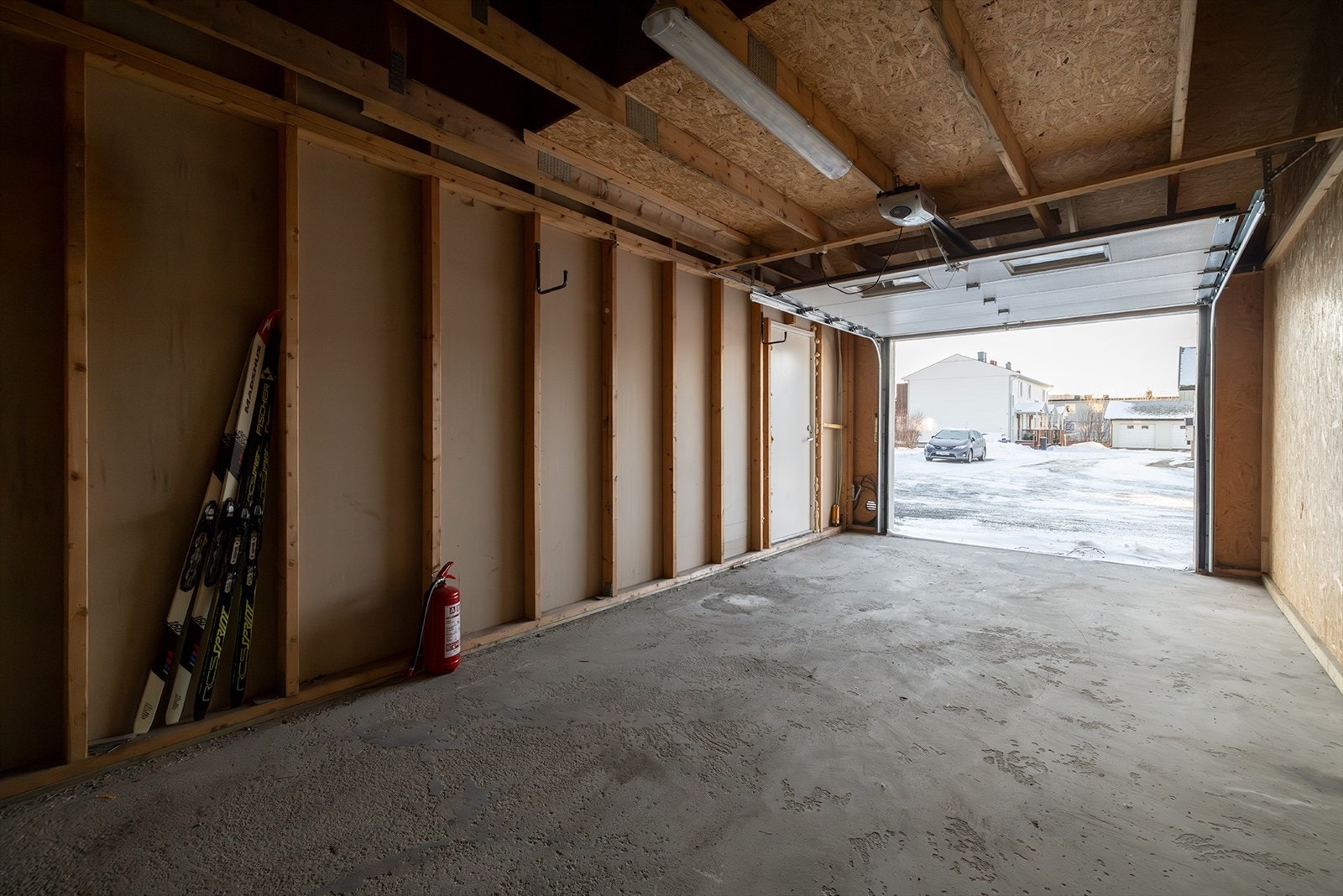 Garasjen har et bruksareal på 24 kvm Galleribilde