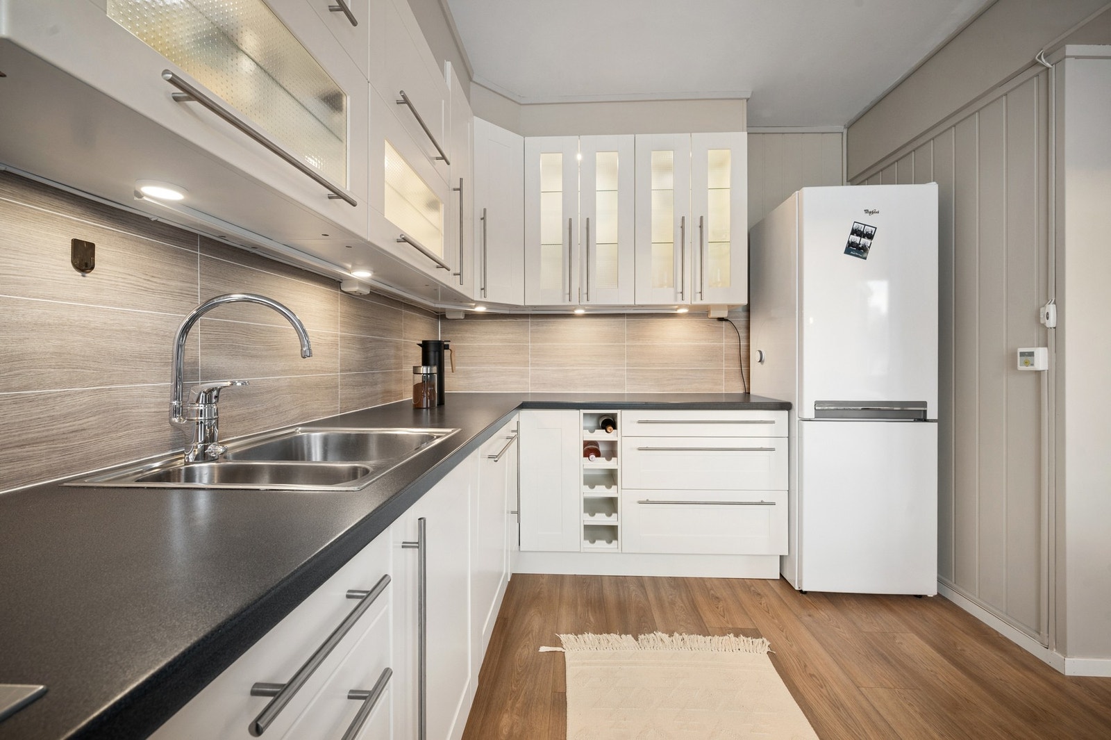 Stort sett integrerte hvitevarer. Kjøleskap frittstående Galleribilde