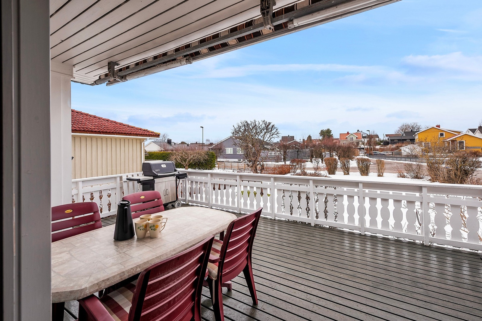 Fra stuen er det utgang til terrasse på 27 kvm. Galleribilde