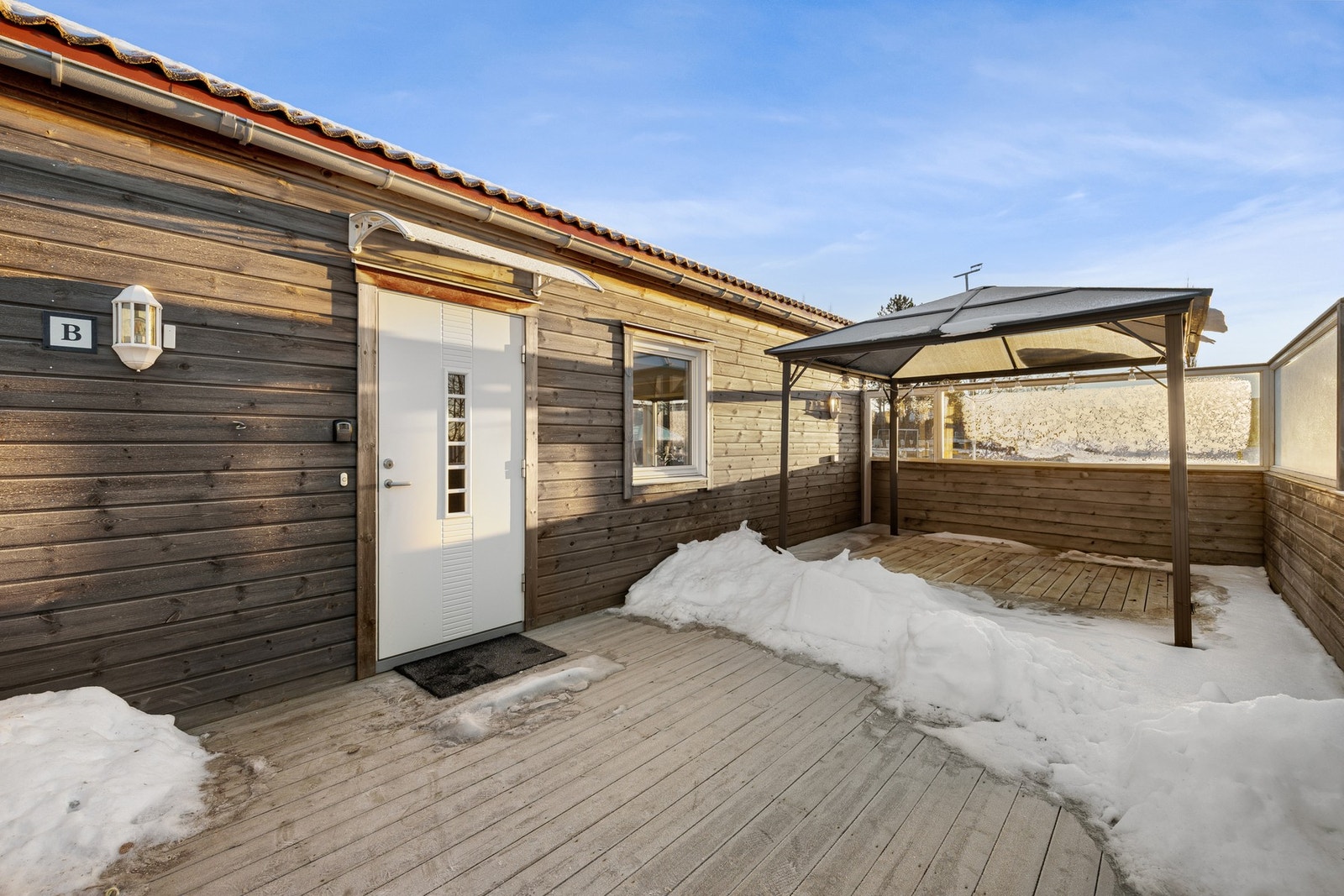 Paviljong medfølger i salget. Galleribilde