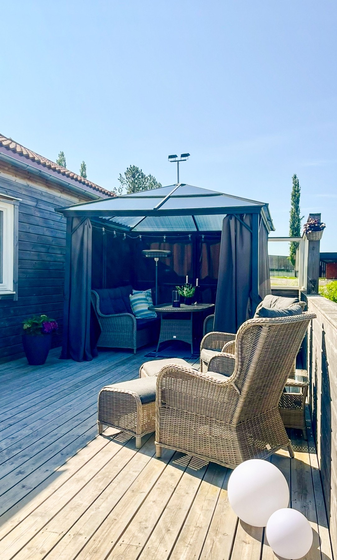 Med sørvestvendt vending kan man nyte solen helt til den går ned. Galleribilde