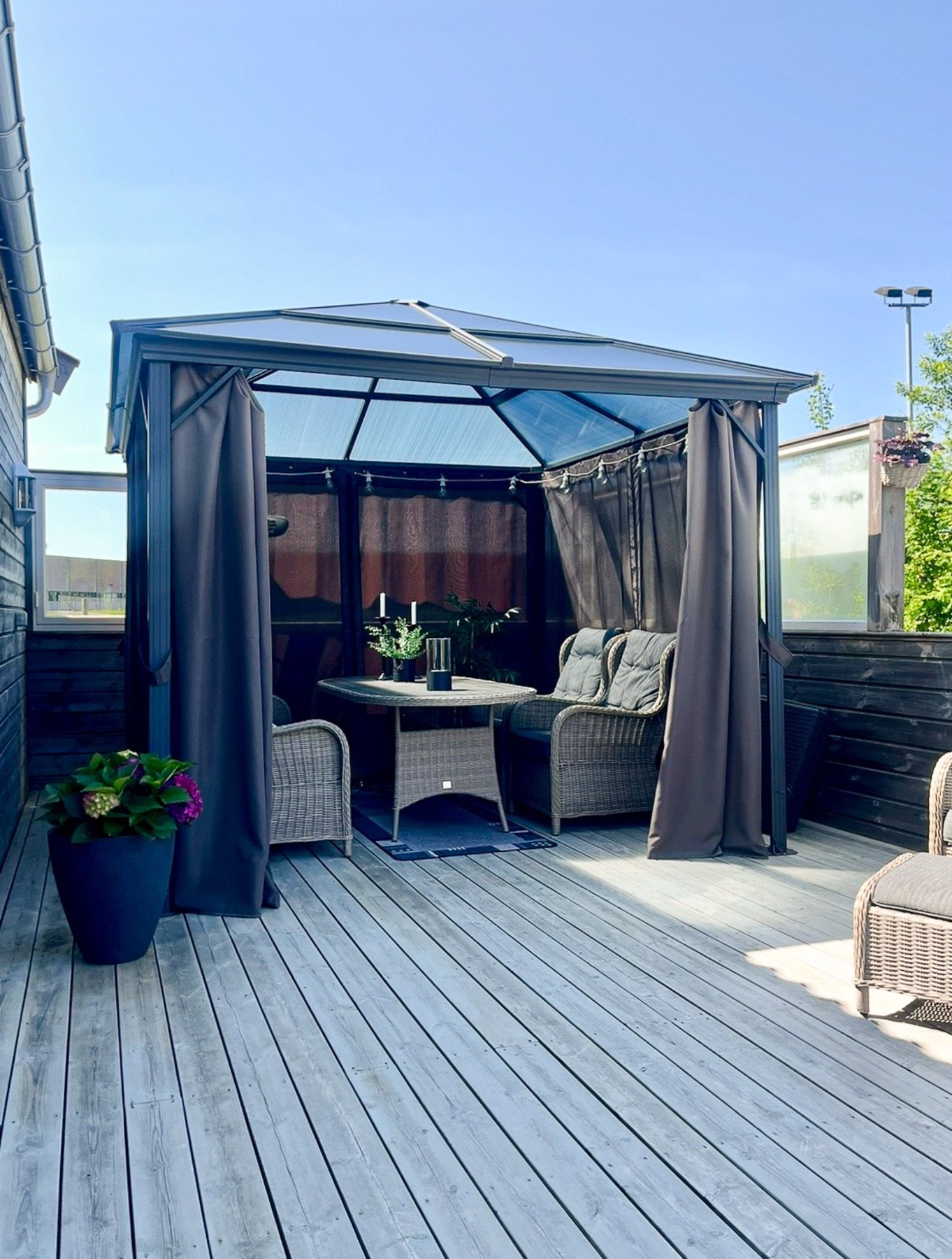 Flott terrasse med ypperlige solforhold hele dagen og kvelden. Galleribilde