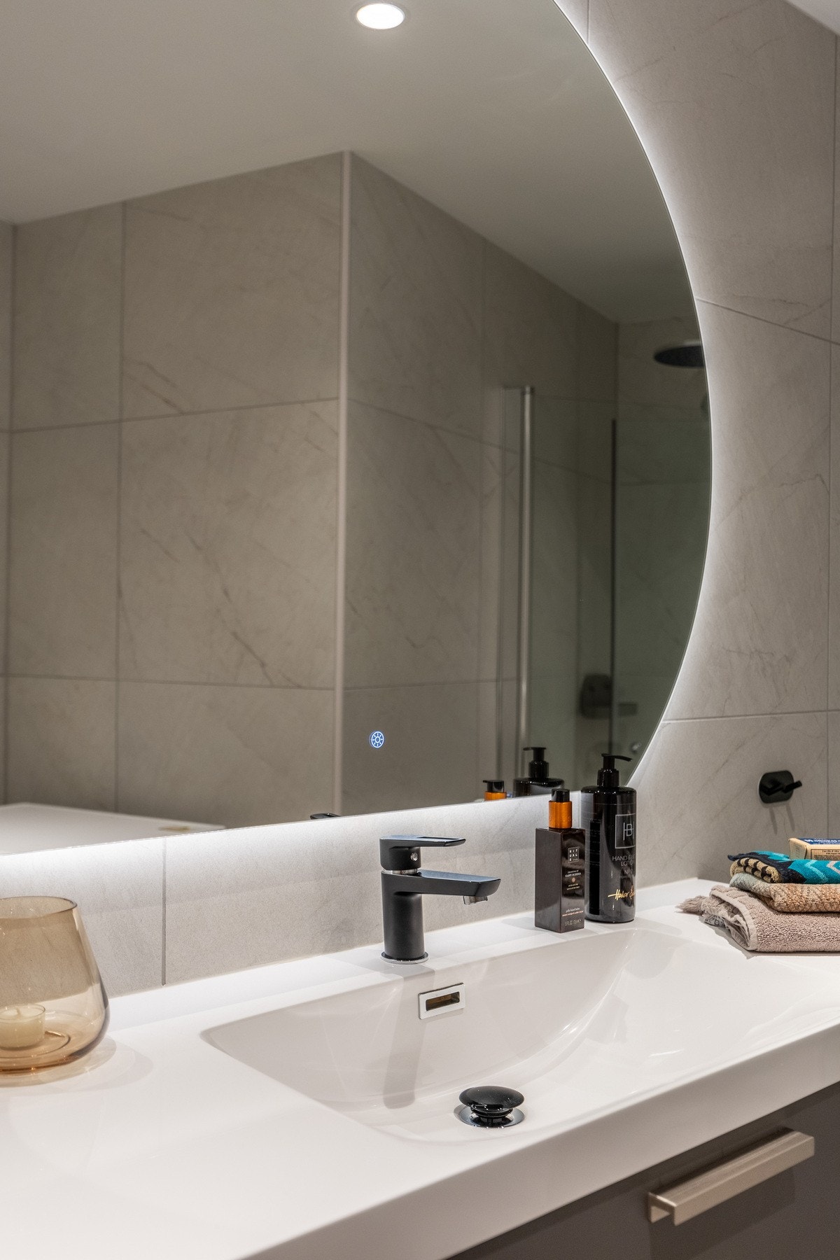 Pene detaljer - speil med sidelys. Galleribilde