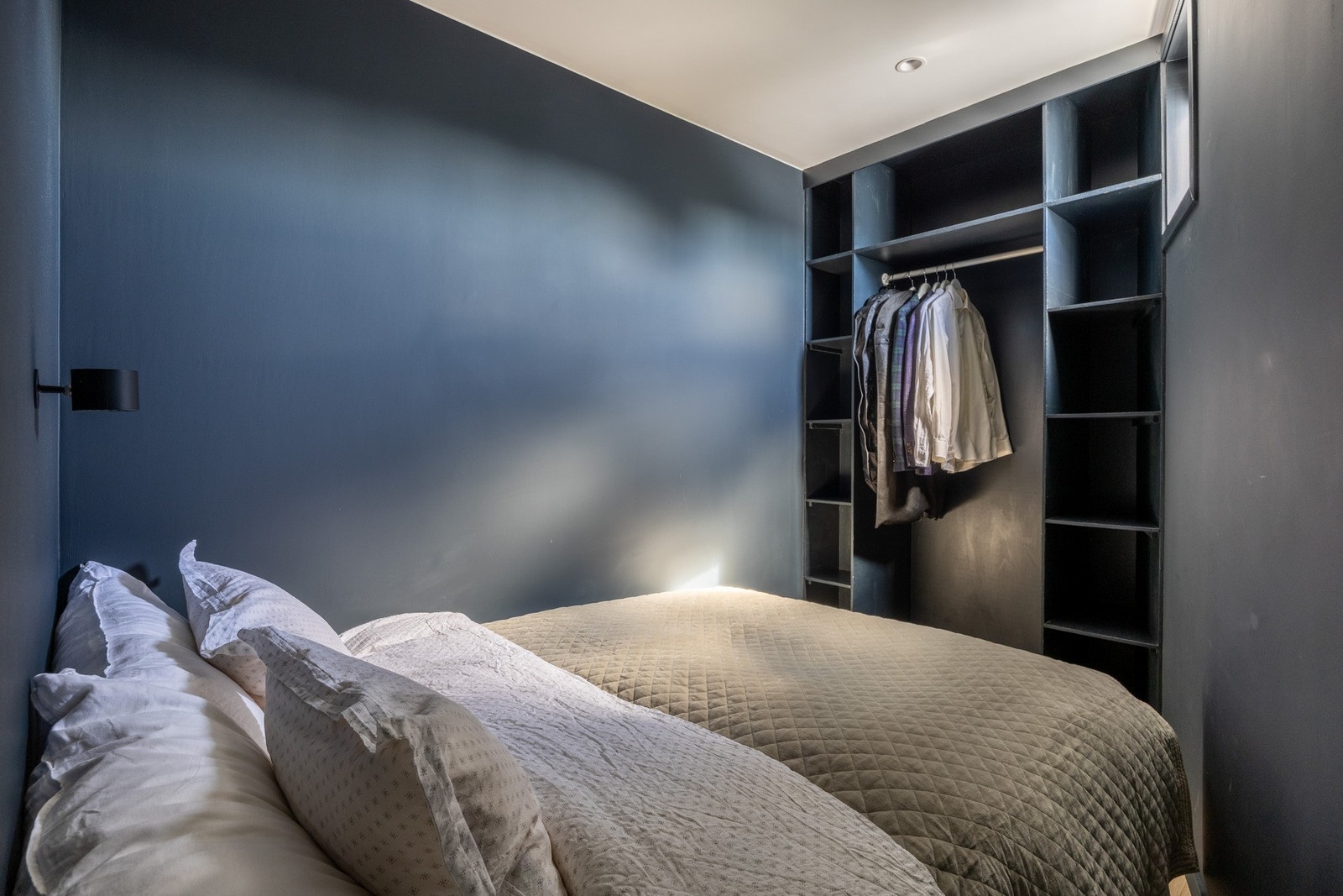 Rom benyttet som soverom som kan enkelt innredes. Gode oppbevaringsmuligheter. Galleribilde