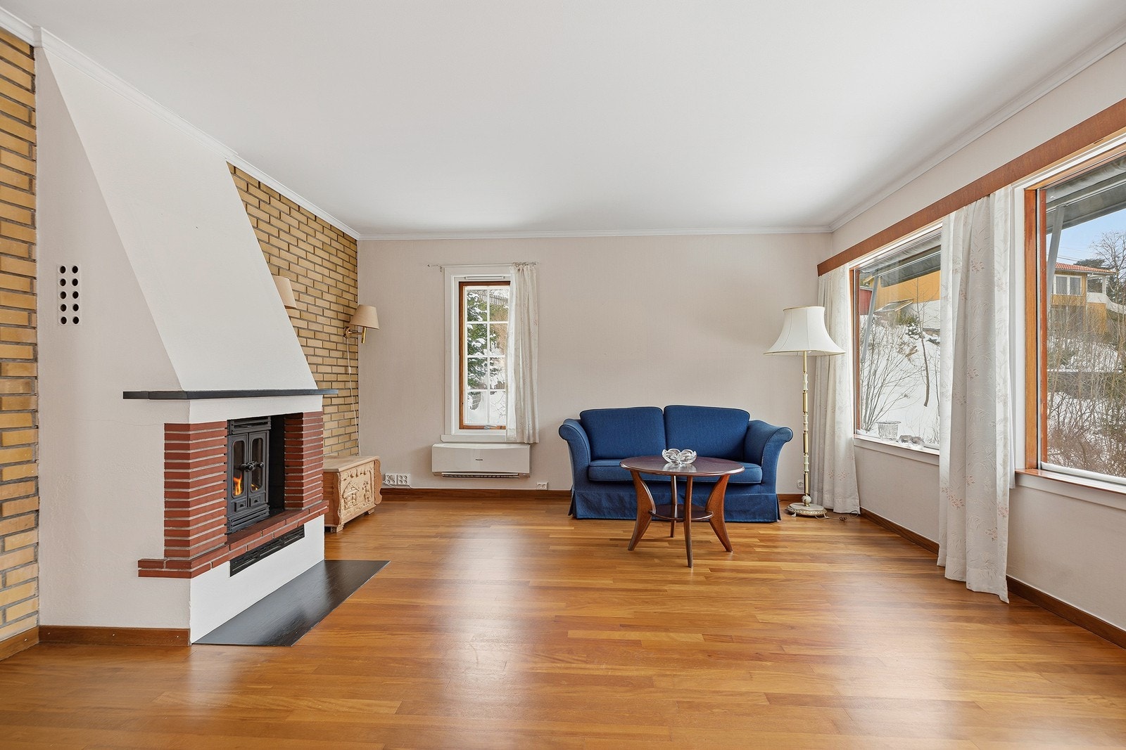 Det er store vindusflater som gir rikelig med lysinnslipp Galleribilde